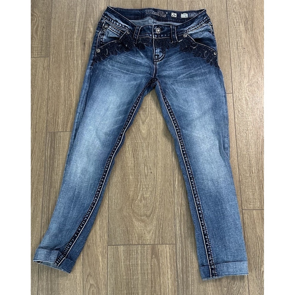 Miss Me Jeans Sz‎ 26 Signature Cuffed Skinny Flower Embroidered